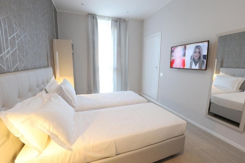 Отель Cadorna Luxury Hotel 2*