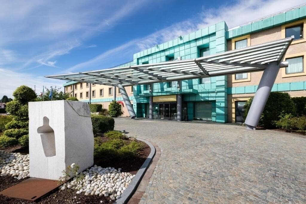 Готель Crowne Plaza Milan Malpensa Airport by IHG 4*