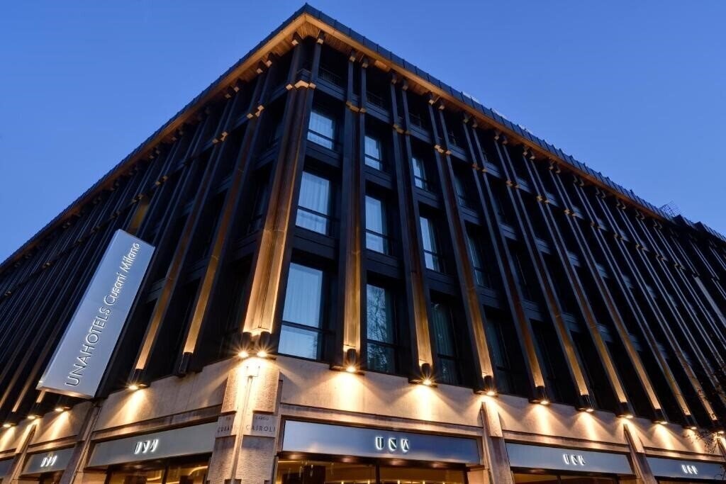 Готель Una Hotel Cusani 4*