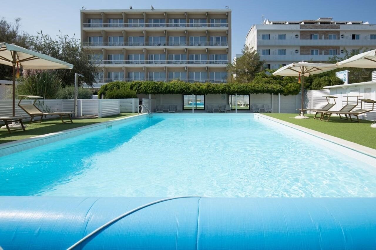 Отель Color Miami Beach Family Hotel 4*