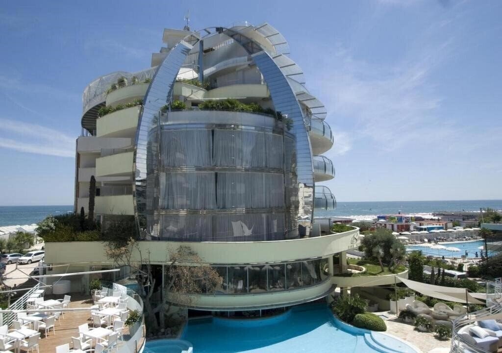 Готель Waldorf 5*