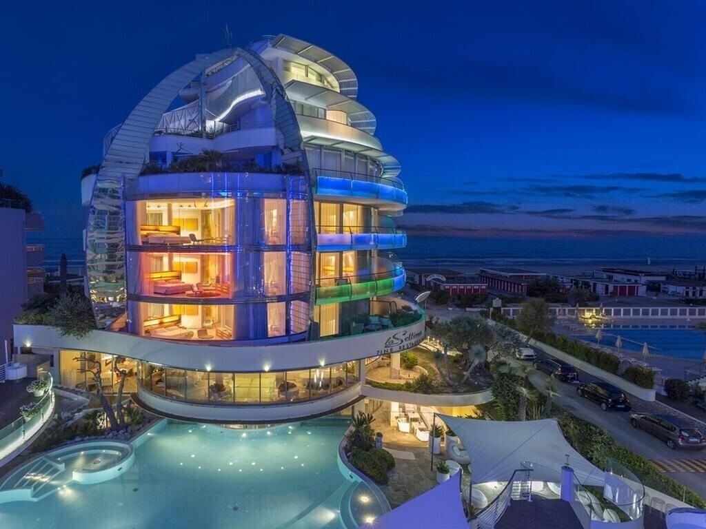 Отель Waldorf 5*