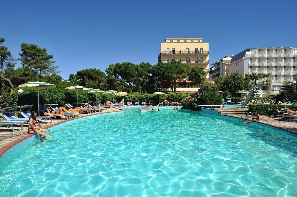 Готель Ausonia Milano Marittima 3*