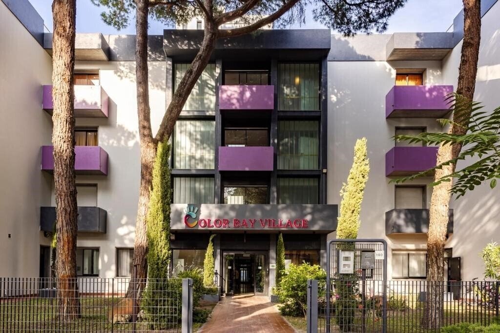 Готель Color Bay Village Milano Marittima 4*