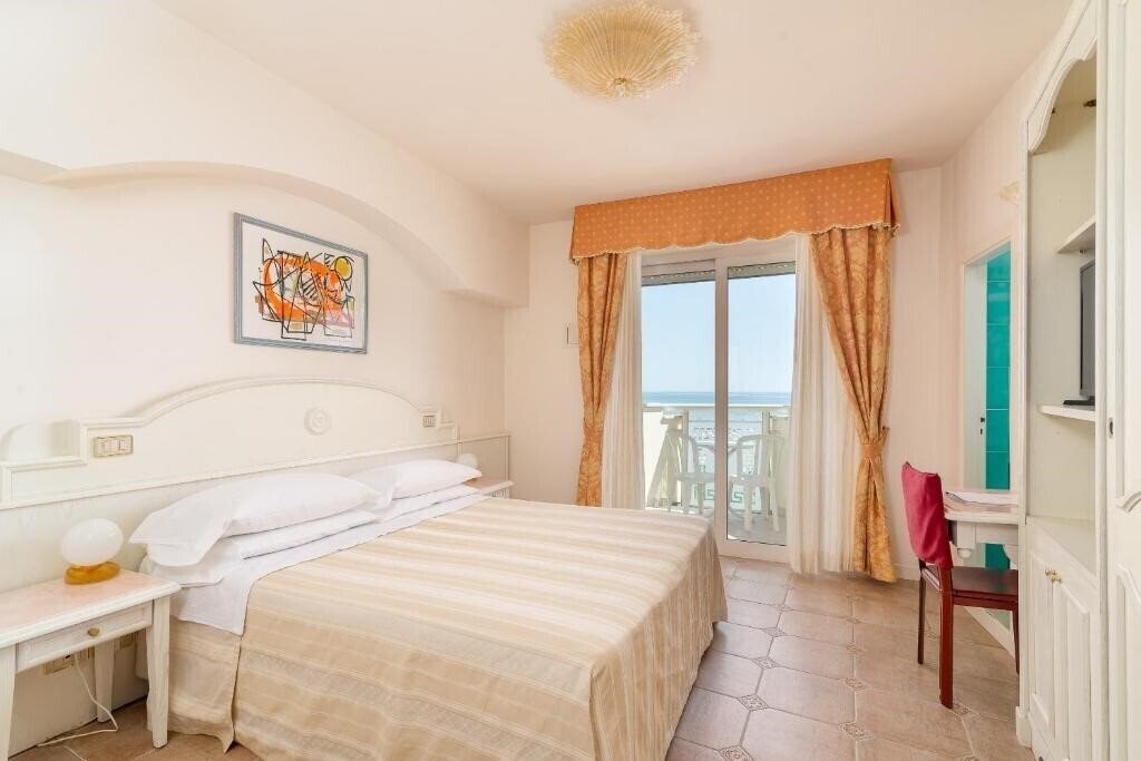 Фото Hotel Universal (Cervia) 4*