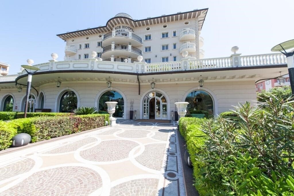 Готель Hotel Palace 5*