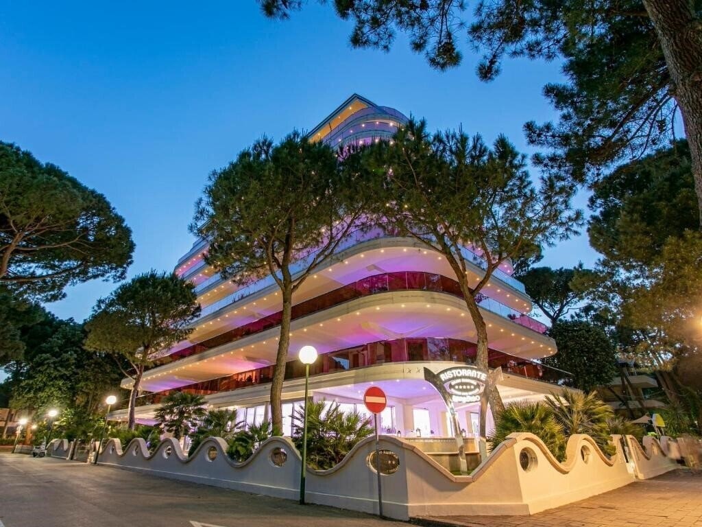 Готель Hotel Paradiso Bovelacci 5*