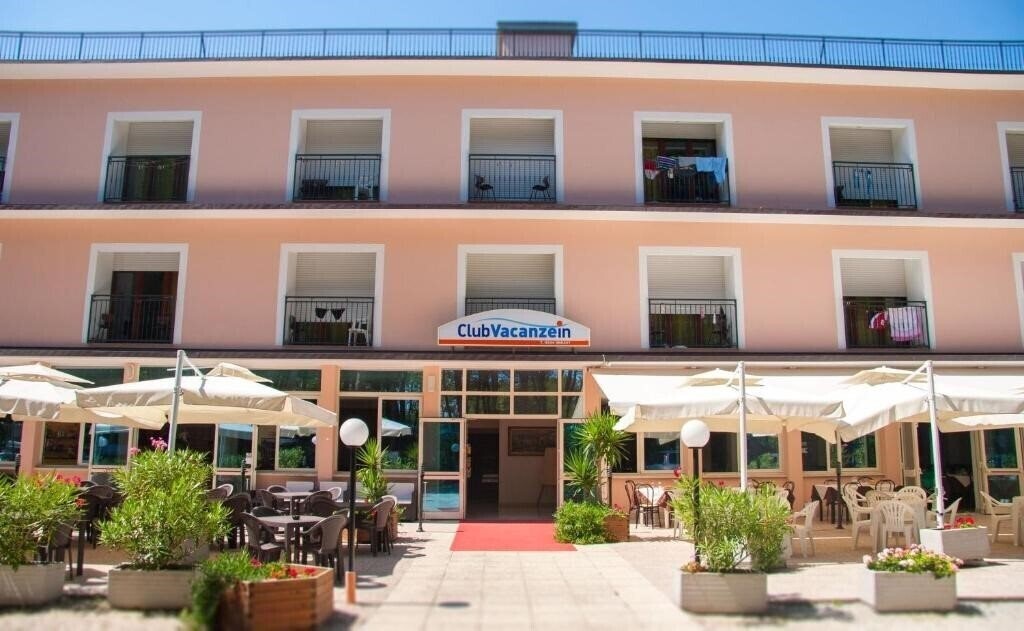 Готель Club Vacanze In 3*