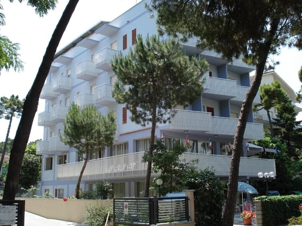 Готель Singapore Hotel 3*