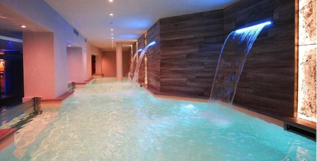 Отель Hotel Columbia Wellness Spa 4*