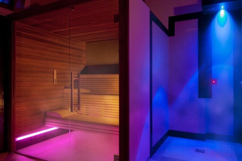 Отель Hotel Arnolfo & Aqua Laetitia Spa And Beauty 3*