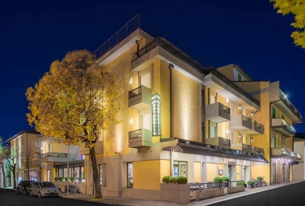 Отель Hotel Montebello 3*