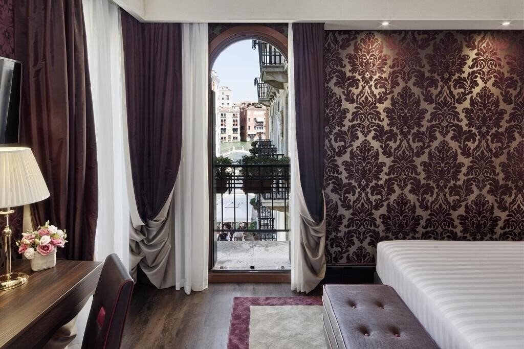 Готель American Hotel 4*