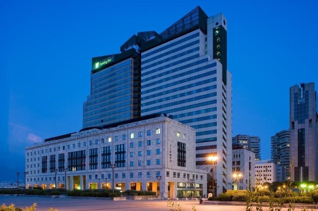 Готель Holiday Inn Naples 4*