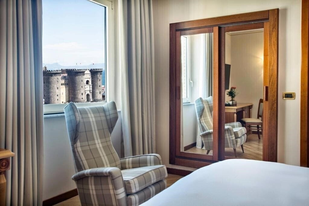 Фотография Renaissance Naples Hotel Mediterraneo 4*