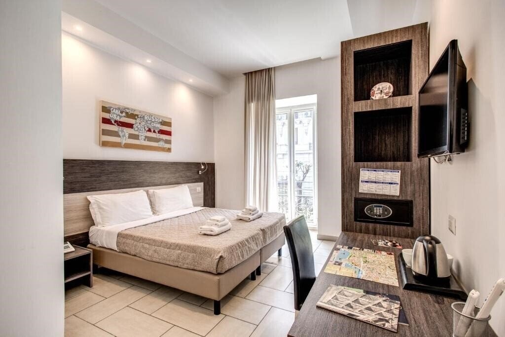 Готель Napoli Suite 3*