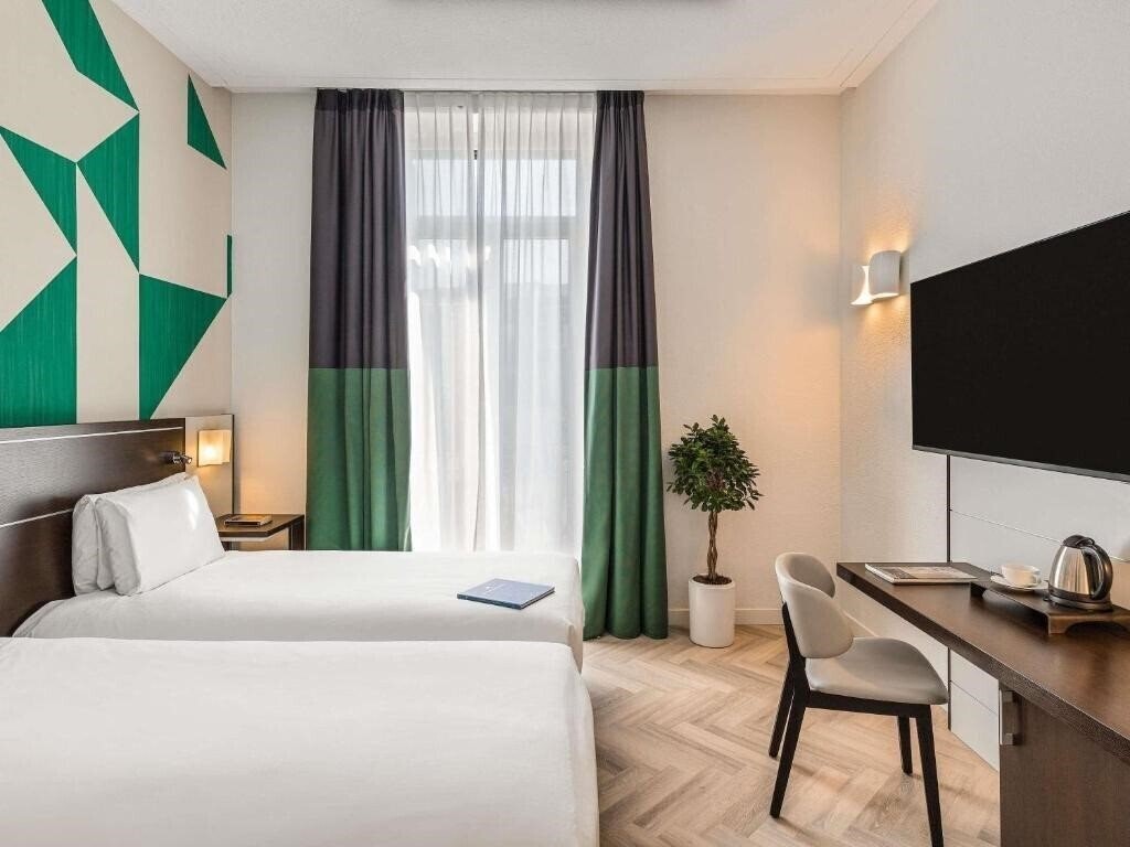Фото Mercure Angioino Napoli Centro Hotel 4*