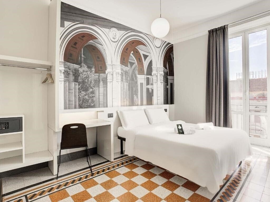 Готель B&B Hotel Napoli 3*