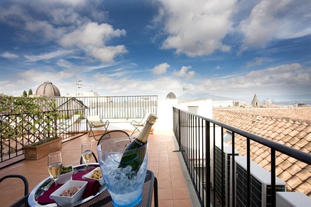 Фото Piazza Bellini 3*