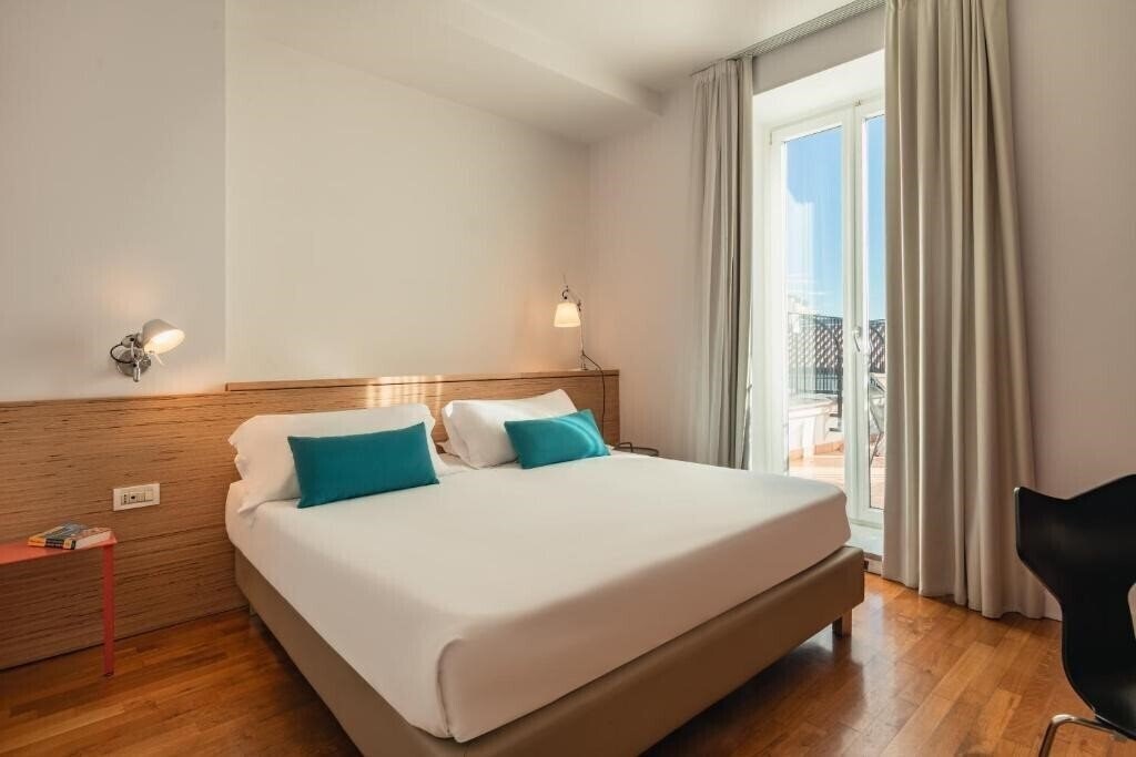 Картинка Piazza Bellini 3*