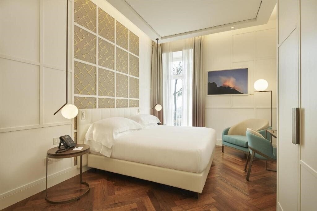 Зображення De Bonart Naples, Curio Collection by Hilton 5*