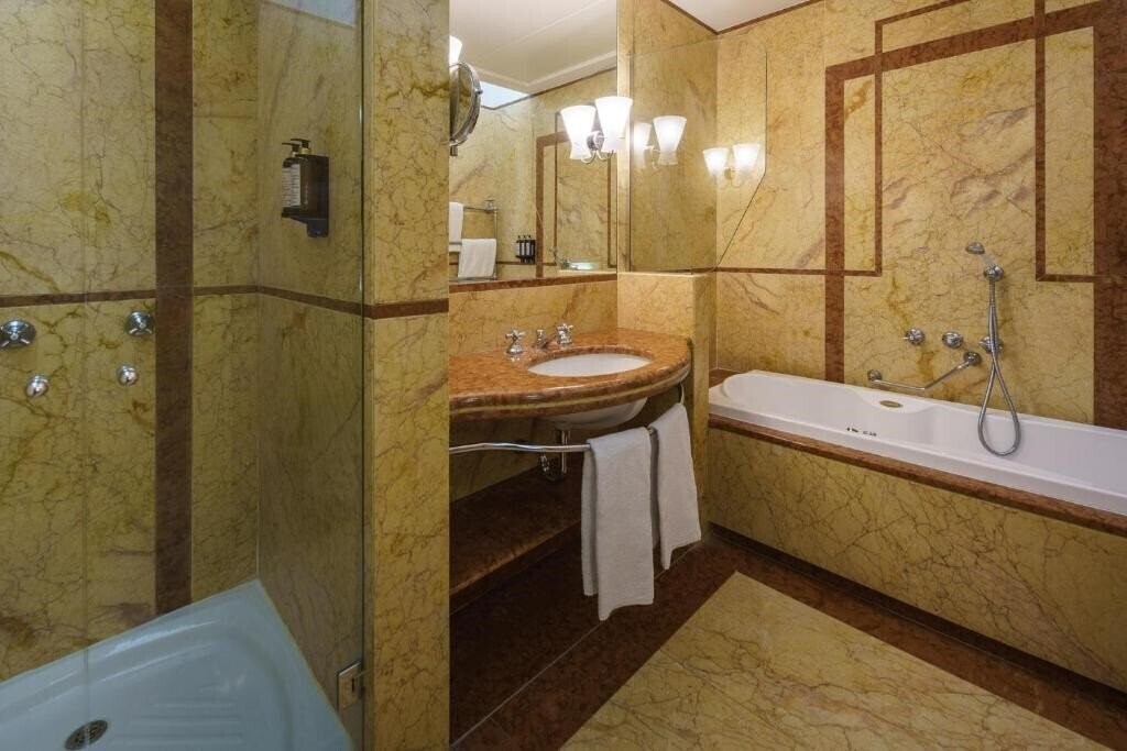 Фотографія Eurostars Excelsior Napoli 4*