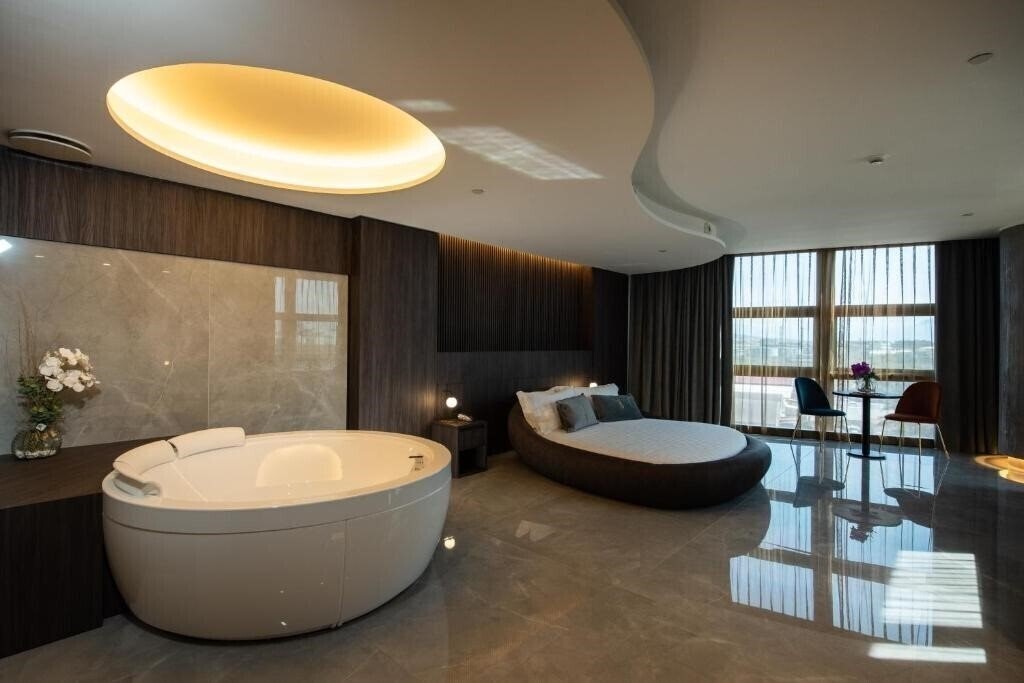 Фотографія Gold Tower Lifestyle Hotel 4*