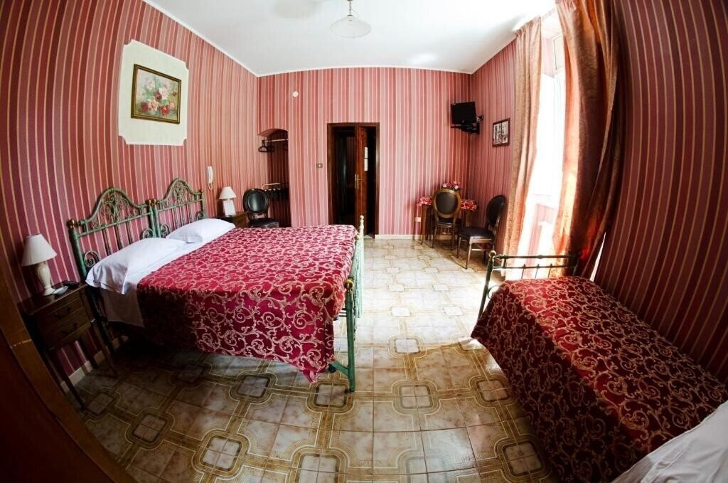 Отель Hotel Villa Maria Napoli 4*