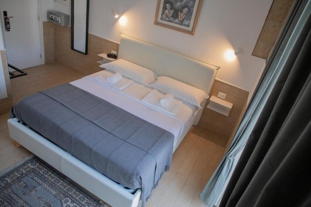 Картинка H22 Hotel 3*