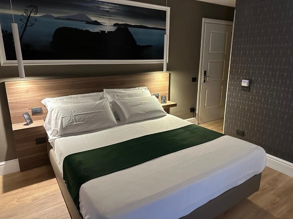 Фотография 7th Floor Suite 3*