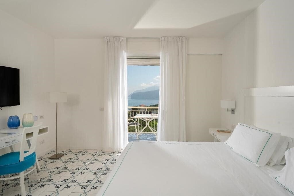 Фото Grand Hotel Vesuvio 5*
