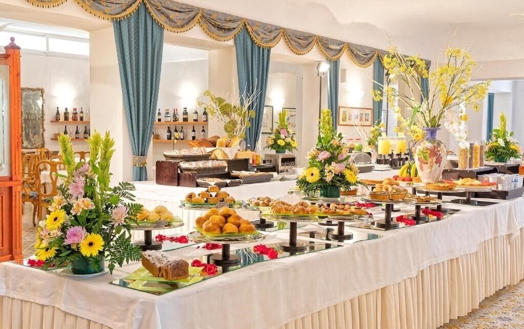 Фотографія Albergo La Reginella & O'Pignatiello 4*