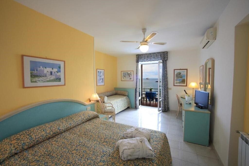 Фото Solemar Terme Beach & Beauty (Ischia Porto) 3*