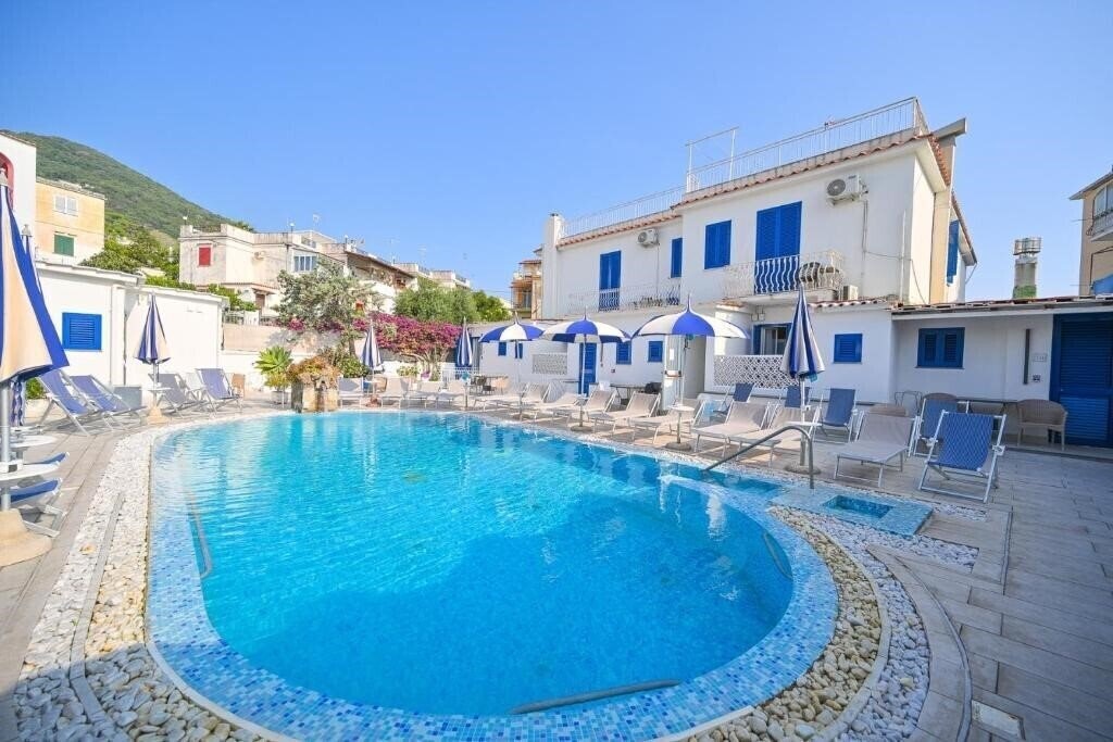Отель Villa Tina 3*