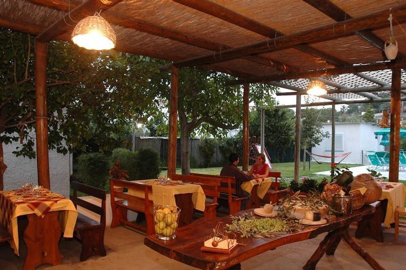 Готель Villa Tina 3*