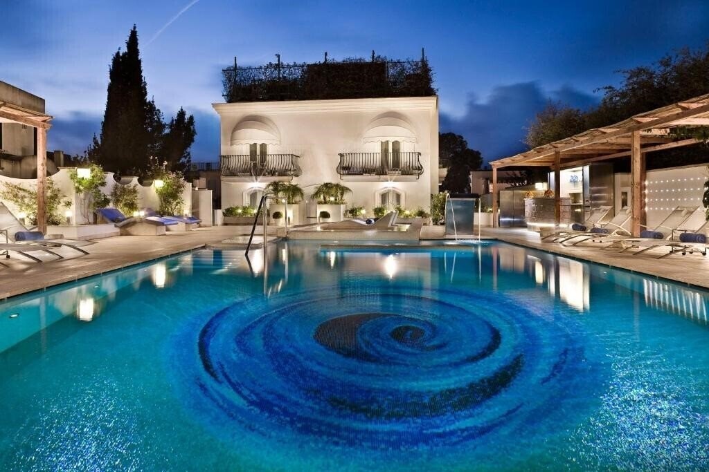 Отель Melia Villa Capri 5*
