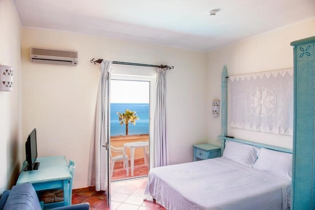 Фото Hotel Pedraladda 4*