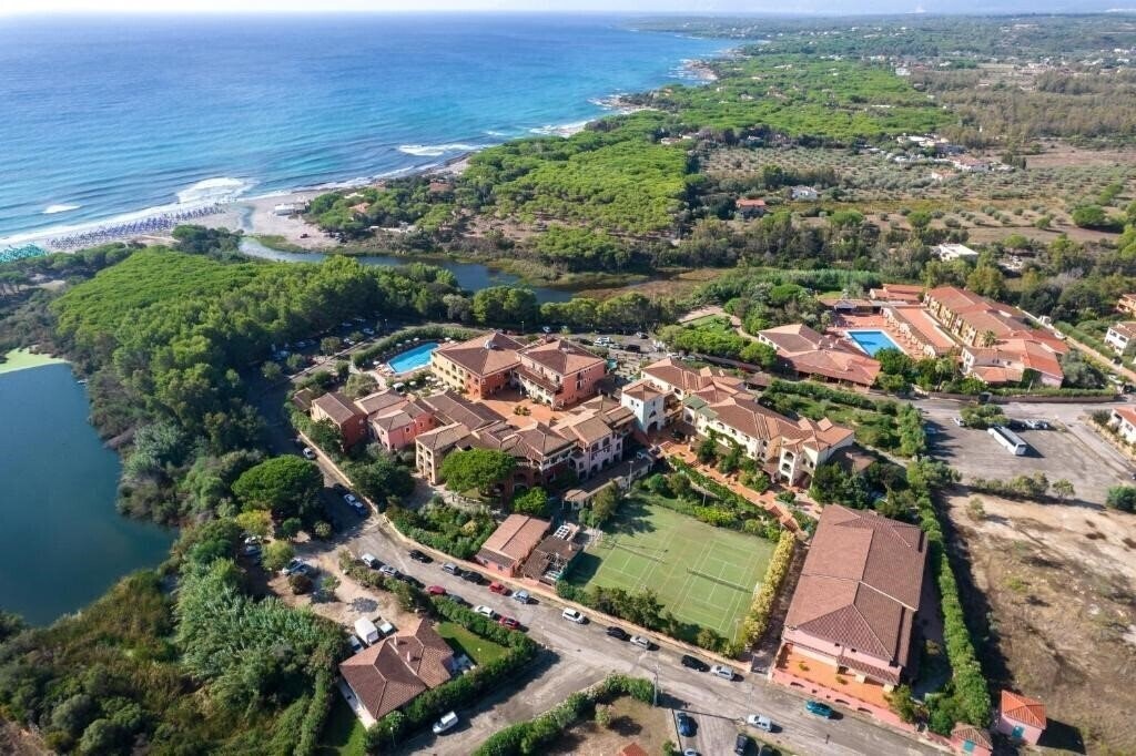 Отель Club Hotel Torre Moresca 4*