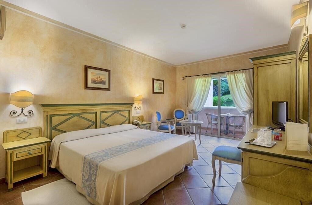Отель Colonna Resort 5*
