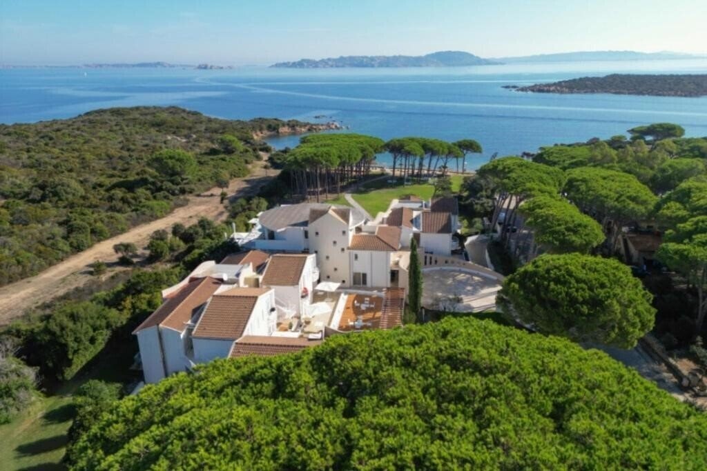 Готель Hotel La Coluccia 4*