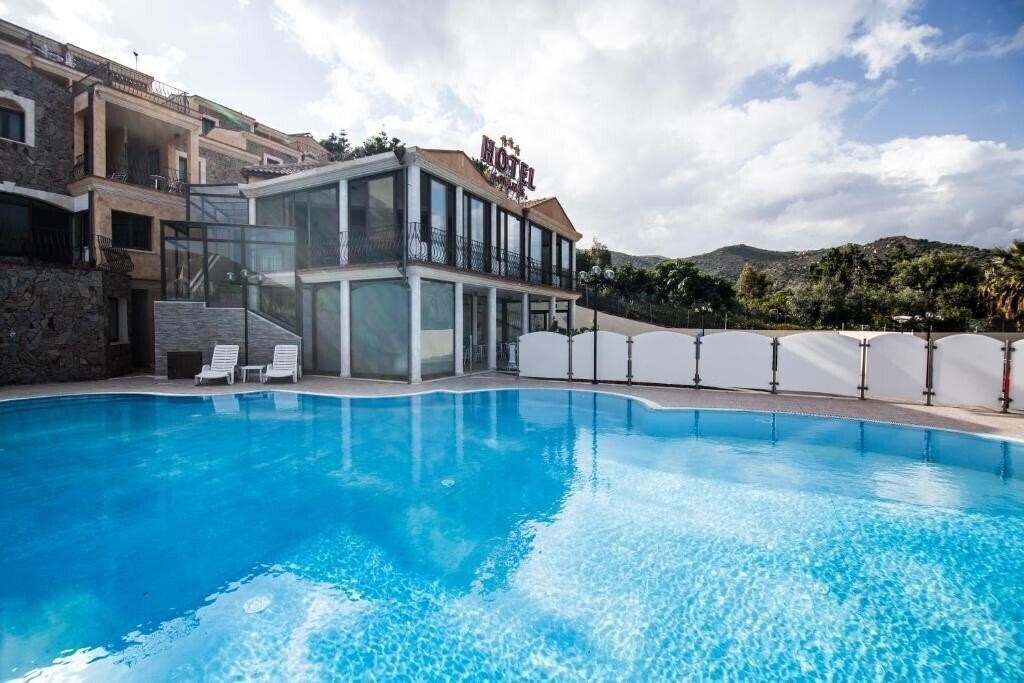 Отель Solanas Hotel 3*