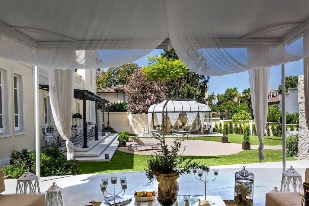 Отель Villa Fanny 4*
