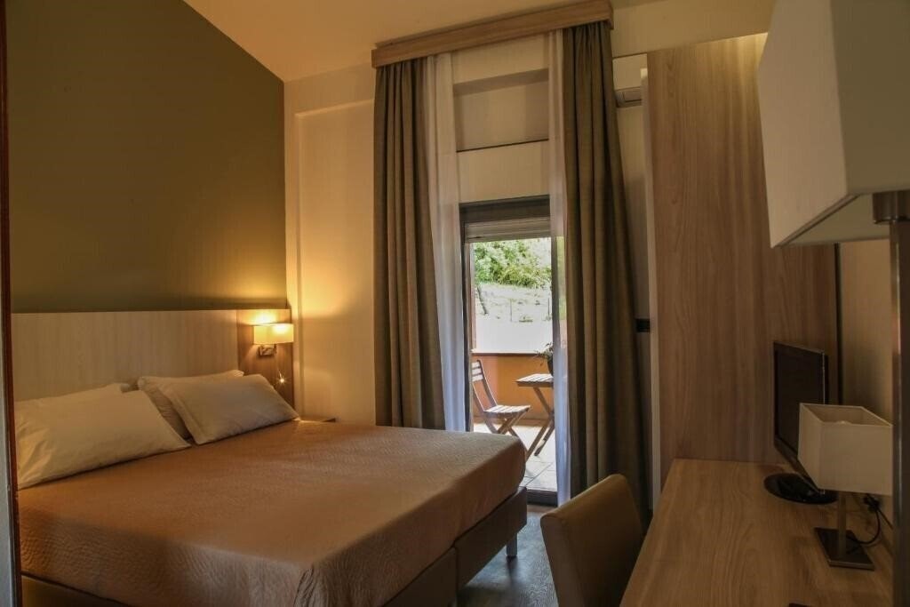 Фото Hotel Pausania Inn 3*