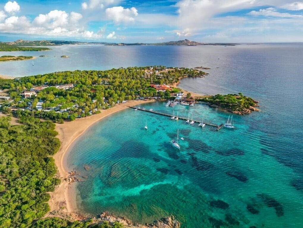 Готель Centro Vacanze Isuledda 4*