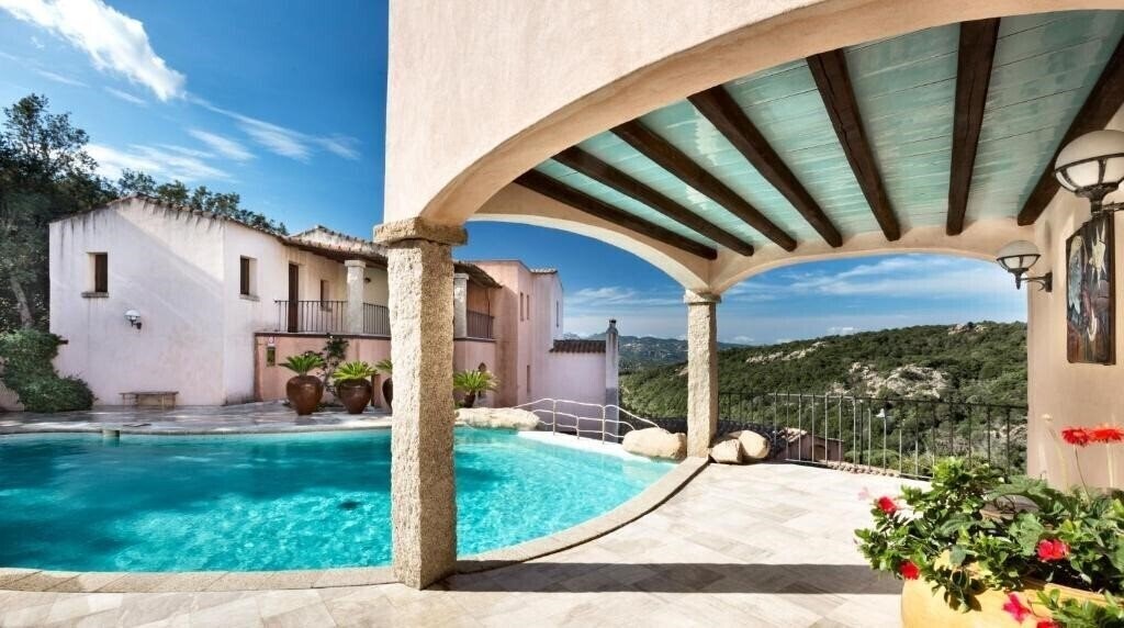 Готель Hotel Arathena Olbia-Tempio 4*
