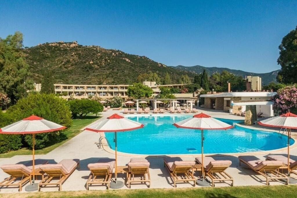Готель Is Molas Resort 4*