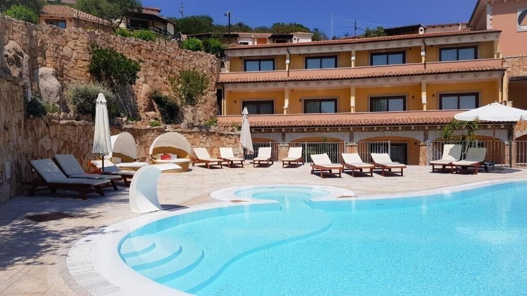 Отель Pozzo Sacro Hotel 4*