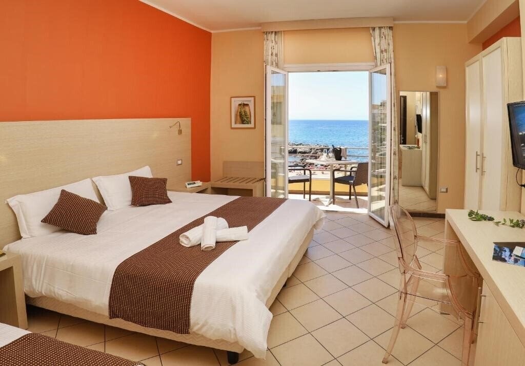 Готель Janus Hotel 4*
