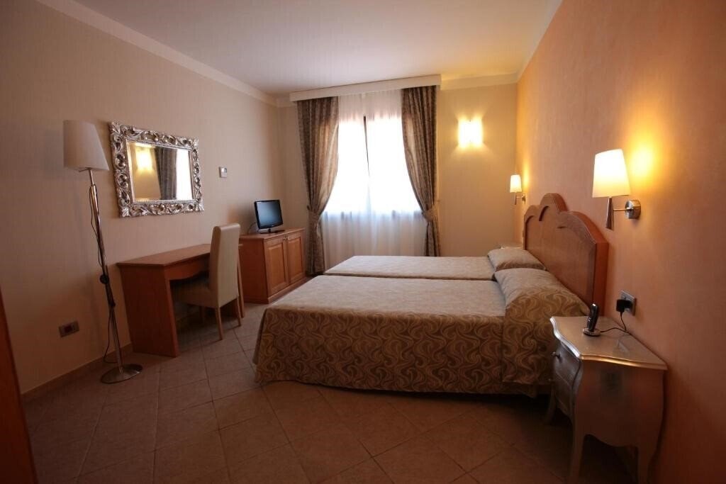 Фото Hotel la Perla 4*