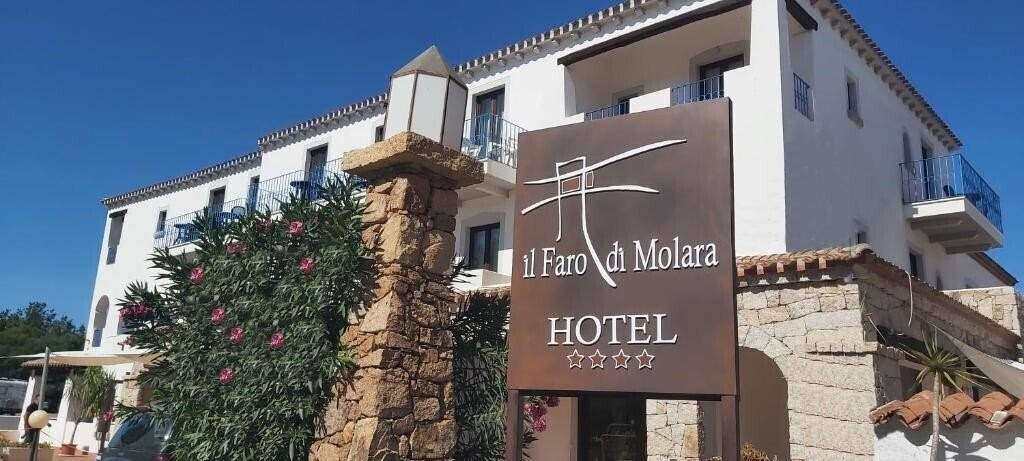 Отель Hotel Il Faro di Molara 4*
